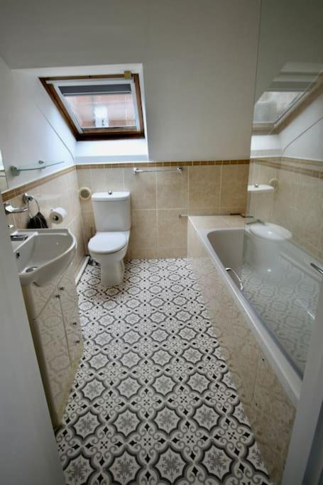 Vernon Place Town Centre, Vernon Cottage 3-Bed With Parking, 1A Vernon Court 2-Bed With Parking, 1B Studio No Parking, Off The High Street Next To Sandford Park Cheltenham Exterior foto